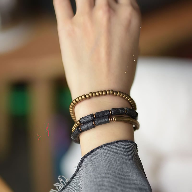 Pulsera Calmante de Vueltas Múltiples de Roca de Lava y Latón Lava Rock Brass Multi-Turn Calm Bracelet