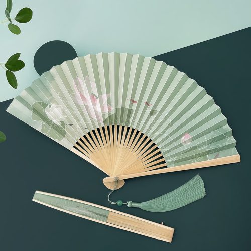 Abanico Plegable de Bambú con Peces Koi y Flores de Loto Abanico Plegable de Bambú con Peces Koi y Flores de Loto