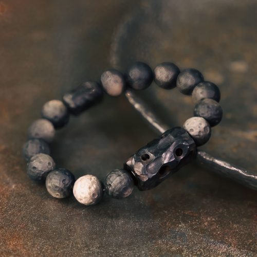 Pulsera Calmante de Obsidiana con Brillo Plateado Pulsera Calmante de Obsidiana con Brillo Plateado
