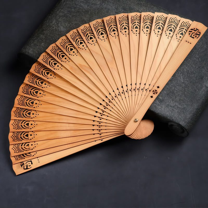 Abanico Plegable de Madera de Thuja Nubes Auspiciosas Thuja Wood Auspicious Clouds Folding Fan