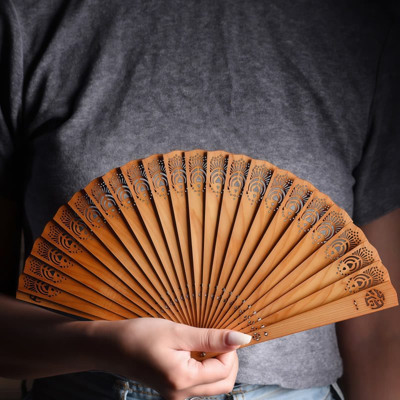 Abanico Plegable de Madera de Thuja Nubes Auspiciosas Thuja Wood Auspicious Clouds Folding Fan