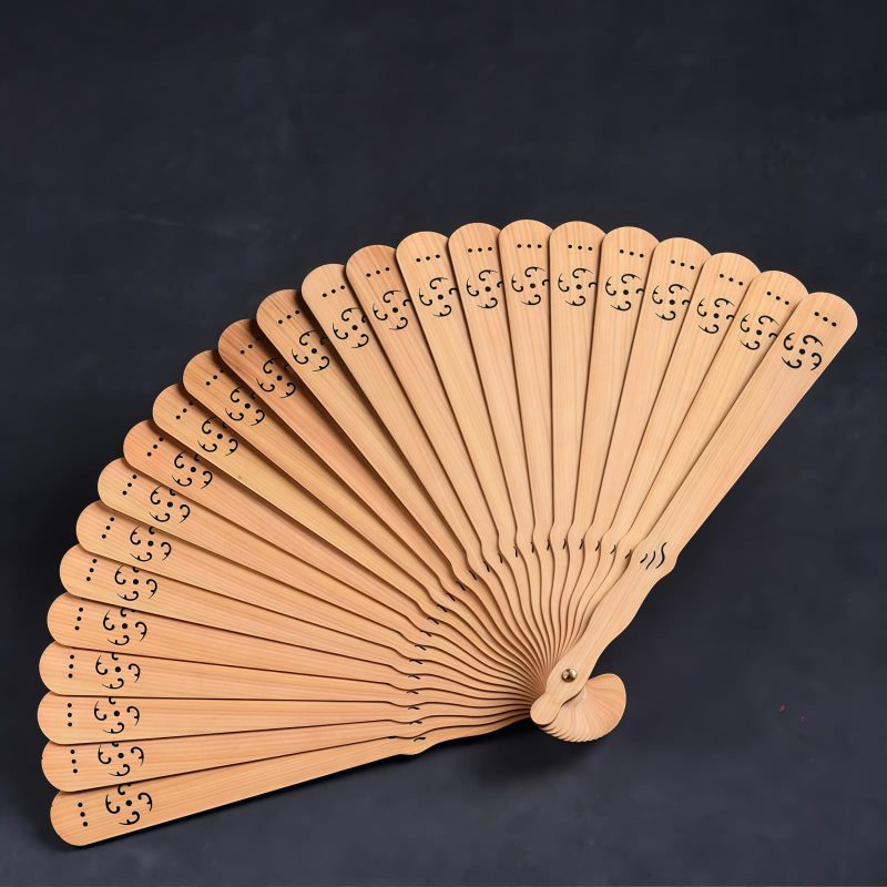 Abanico Plegable de Madera de Thuja Nubes Auspiciosas Thuja Wood Auspicious Clouds Folding Fan