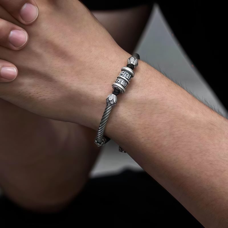 Pulsera de Loto de Cobre Tibetana con Om Mani Padme Hum Tibetan Copper Lotus Bracelet with Om Mani Padme Hum