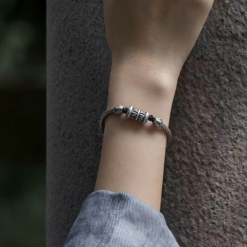 Pulsera de Loto de Cobre Tibetana con Om Mani Padme Hum Tibetan Copper Lotus Bracelet with Om Mani Padme Hum