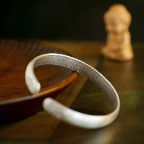 Pulsera Tibetana de Loto y Sutra del Corazón en Cobre Blanco Pulsera Tibetana de Loto y Sutra del Corazón en Cobre Blanco